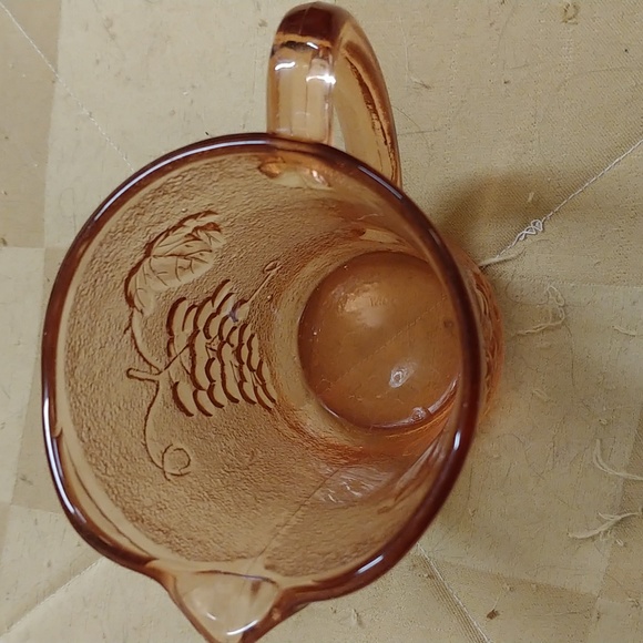 Pink glass milk/cream pitcher - Picture 3 of 5